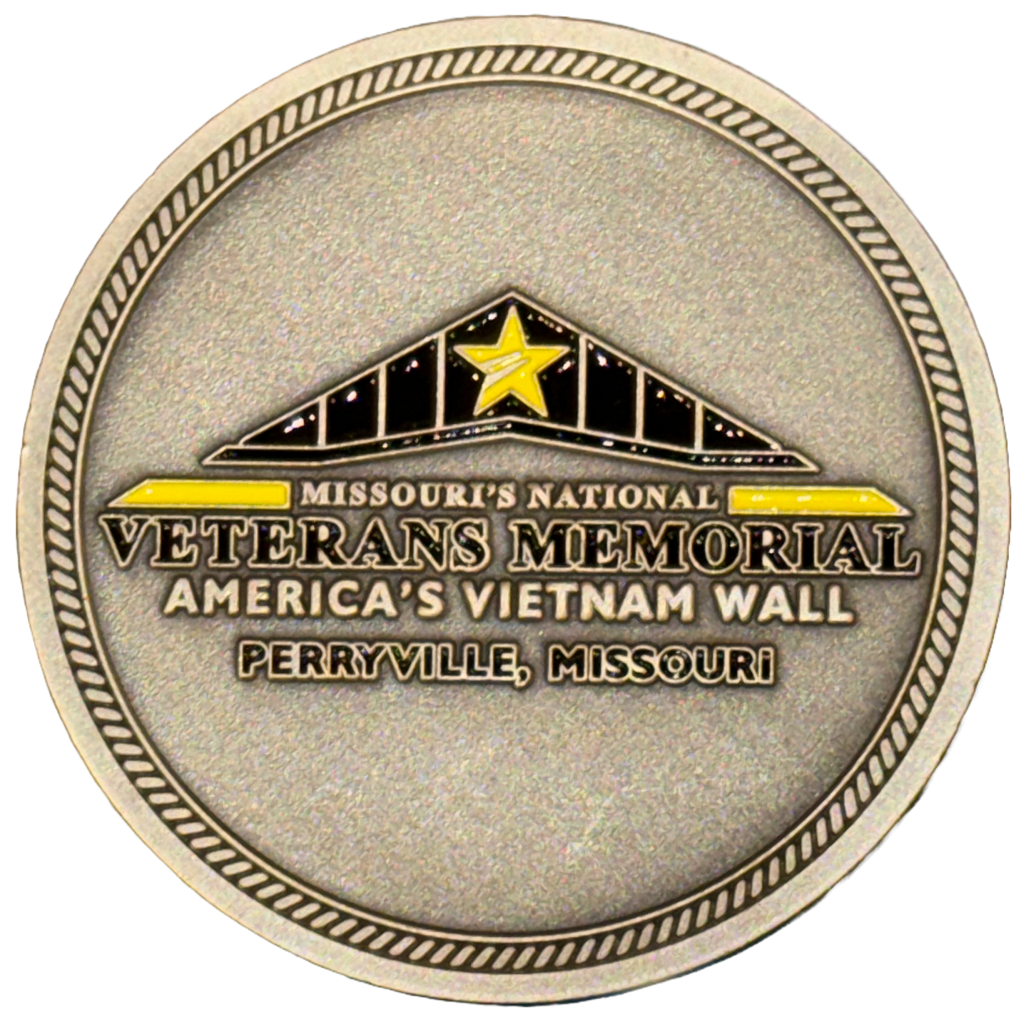 The reverse of Silver Challenge Coin features Missouri's National Veterans Memorial logo.